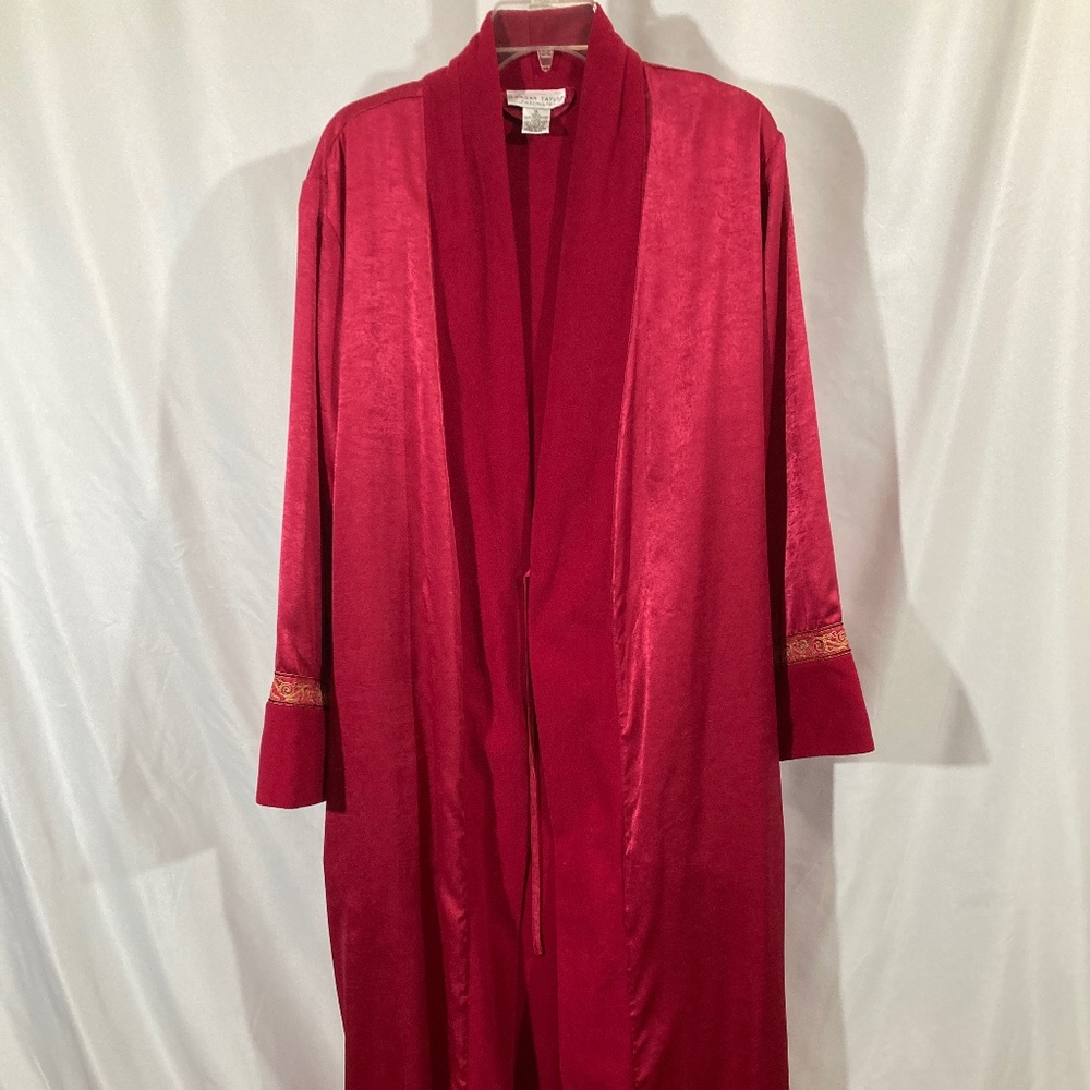 Morgan Taylor Elegant Robe
